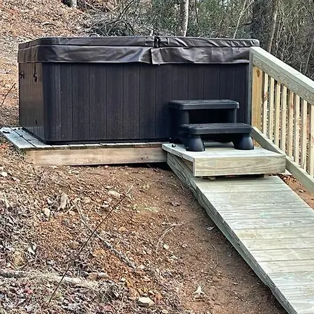Daffodil Dream Camper With Hot Tub - Movie Screen - Fire Pit - Bbq Jonesville Exterior photo